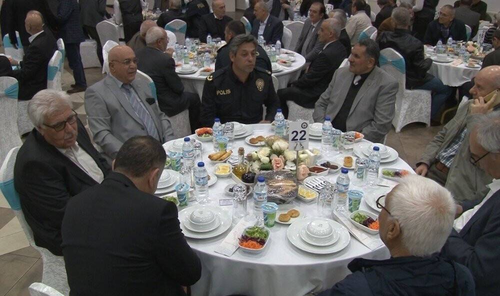 Konya Emniyeti’nden şehit aileleri, gaziler ve polis emeklileri onuruna iftar yemeği