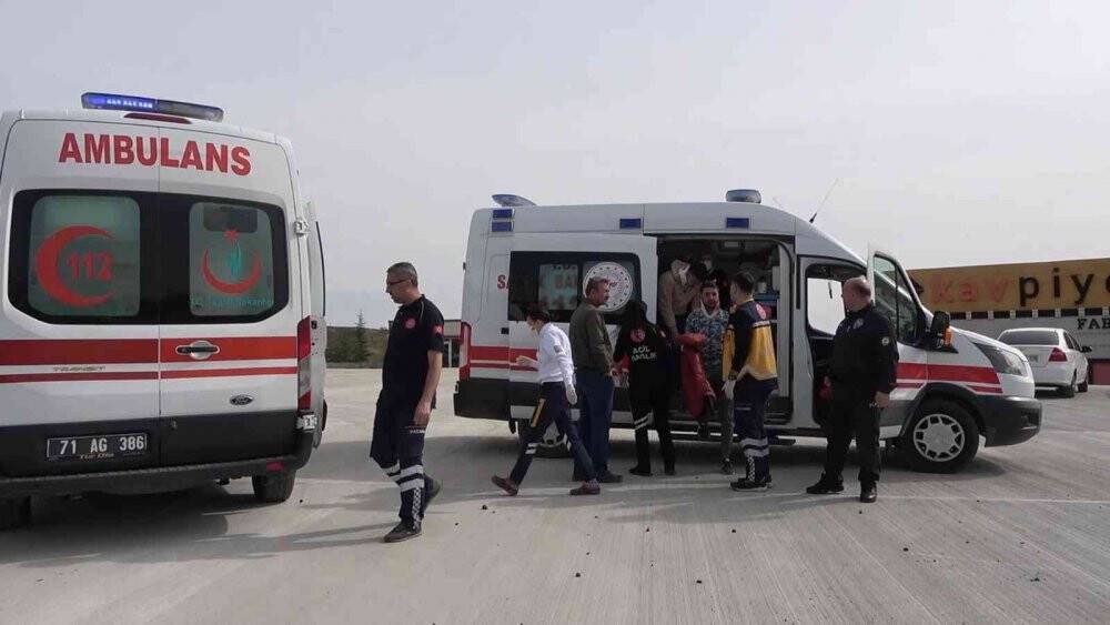 Takla atan otomobil 40 metre sürüklendi, 4 genç ölümden döndü