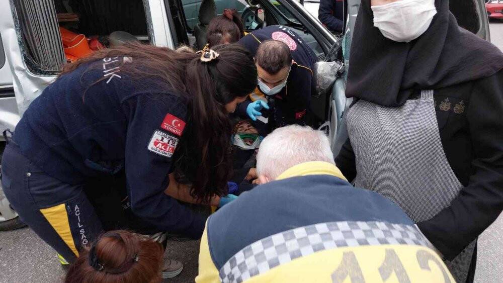 İftara giderken kaza yaptılar: 2 yaralı