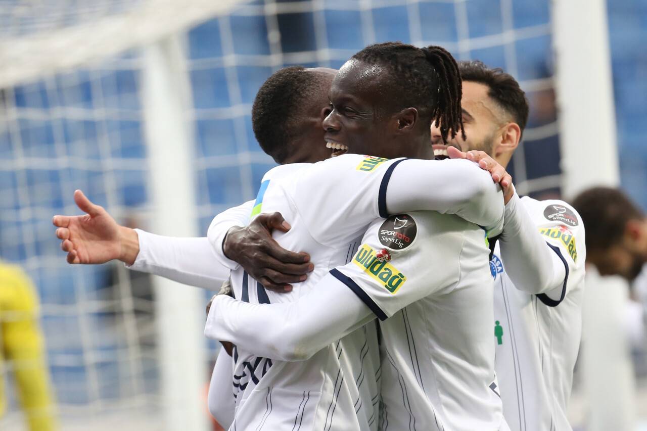 aa-20220417-27592970-27592953-kasimpasa-adana-demirspor.jpg