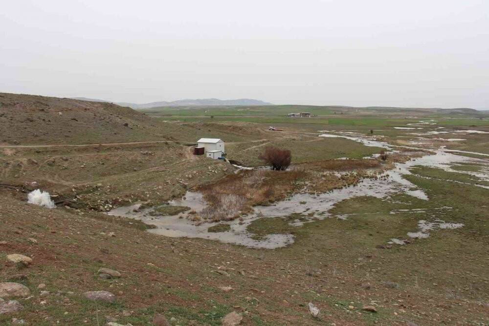 KOSKİ Hatunsaray Göleti’nde taşkın riskine karşı su tahliyesi yapıyor