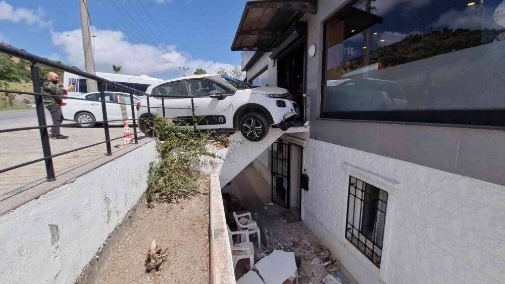 Vitesi karıştırınca işletmeye çarptı