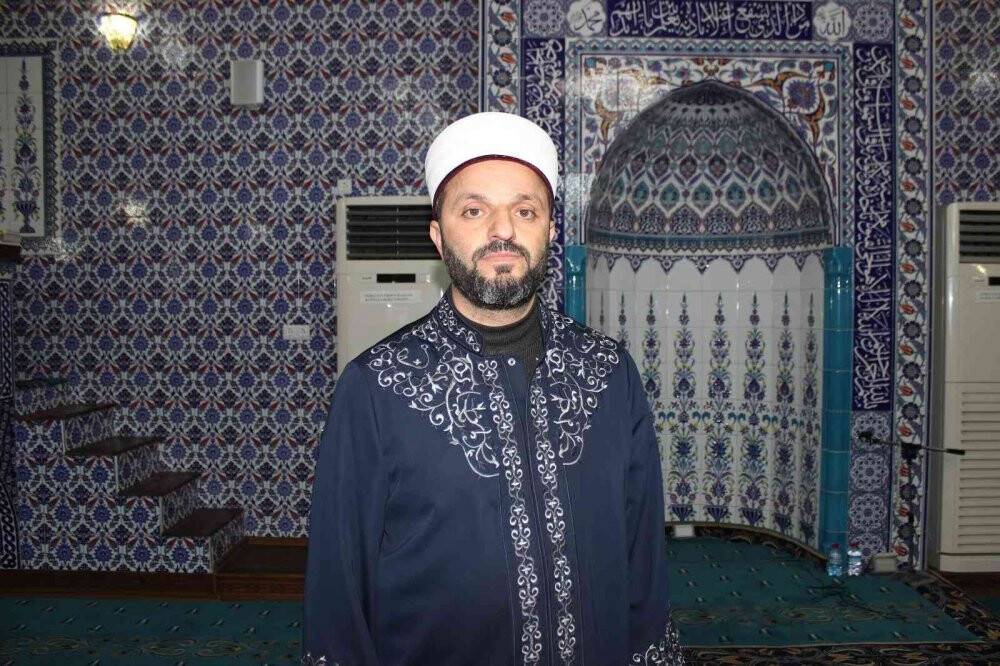 Camide namaz kılarken hayatını kaybetti