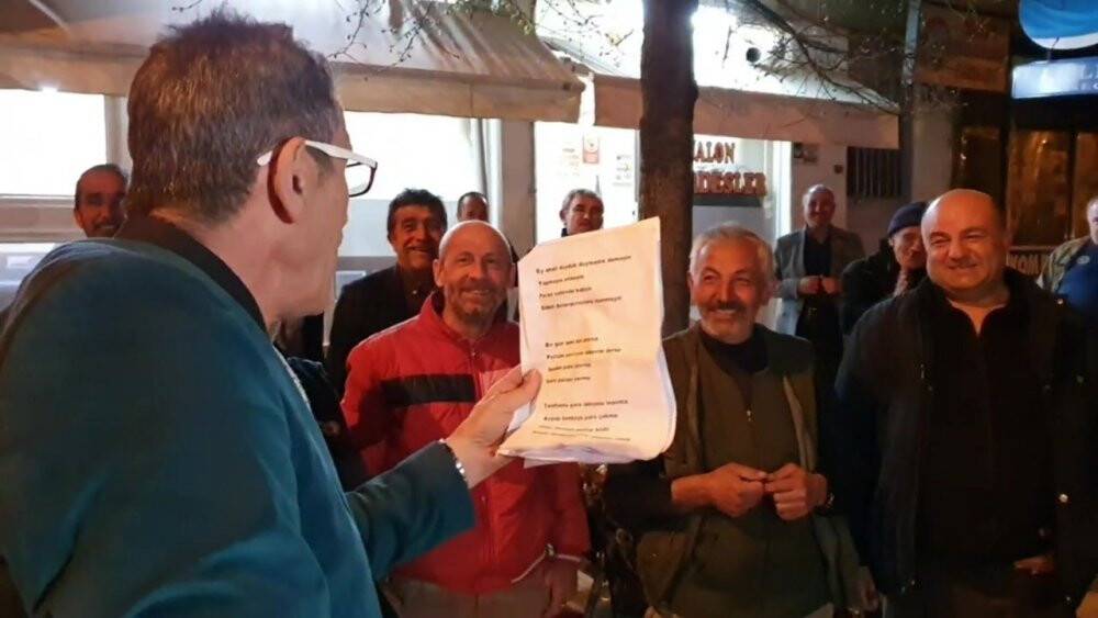 Ramazan davulcuları halkı hırsız ve dolandırıcılara karşı manilerle uyardı