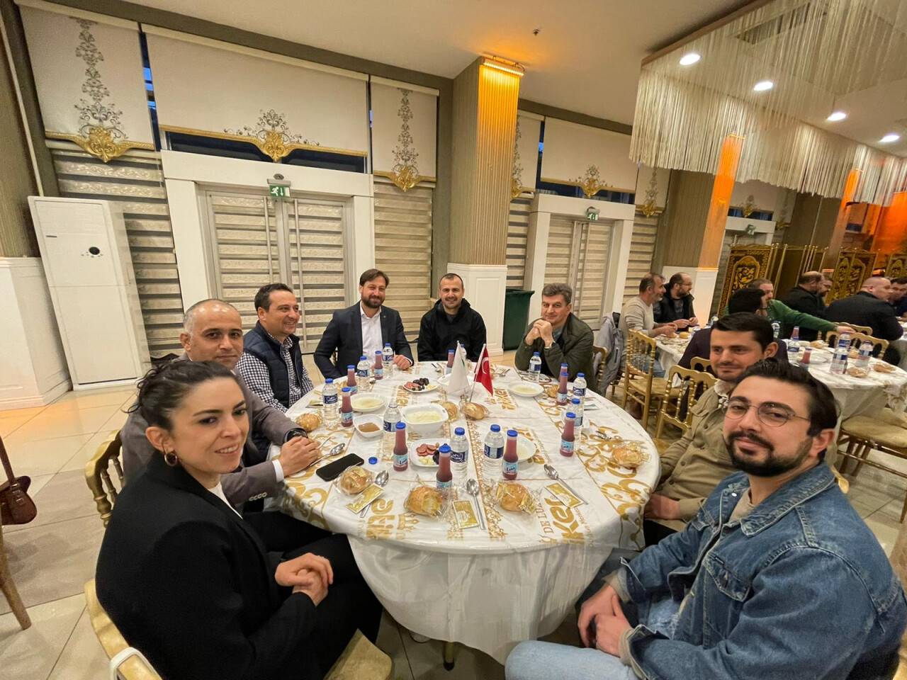 yesilay-konya-subesi-iftarda-bir-araya-geldi-3.jpg