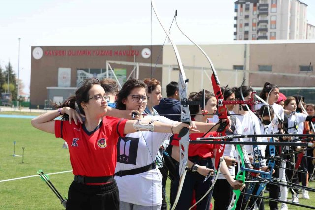 Okul sporları okçuluk müsabakaları başladı