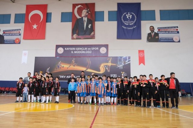 Kayseri okul sporları futsal müsabakaları tamamlandı