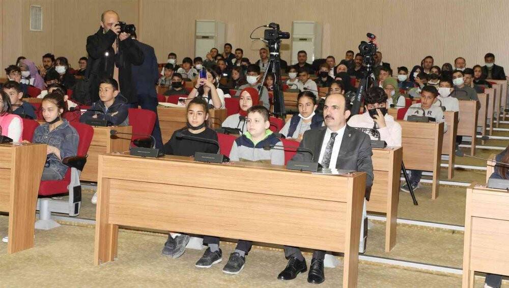 Başkan Altay: “Yarınlarımız için şehrimizi çocuklarla birlikte yönetiyoruz”