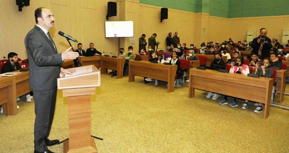 Başkan Altay: “Yarınlarımız için şehrimizi çocuklarla birlikte yönetiyoruz”