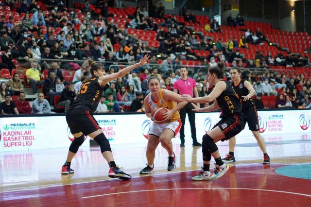 Kadınlar Basketbol Süper Ligi: Kayseri Basketbol: 72 - Galatasaray: 78