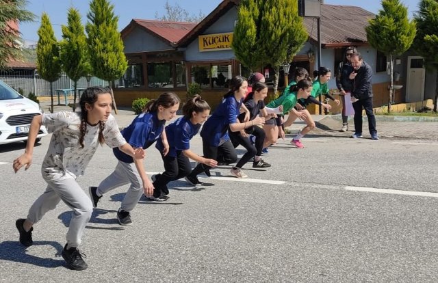 Gölcük’te gençler 23 Nisan için koştu