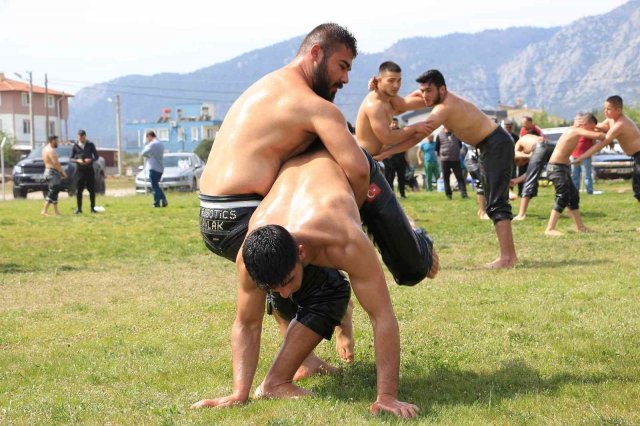 Döşemealtı’nın pehlivanları sezonun İlk antrenmanlarını yaptı