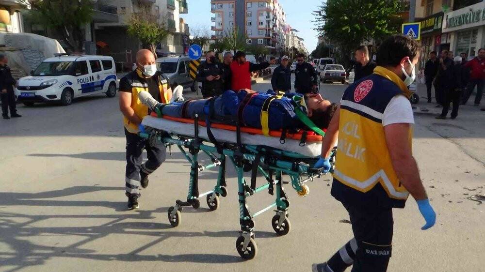 Otomobil ile motosiklet çarpıştı: 1’i ağır 2 yaralı