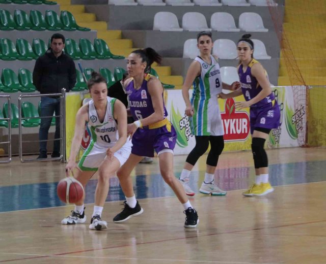 Rize Belediyespor Kadın Basketbol Takımı play-off yarı finaline yükseldi