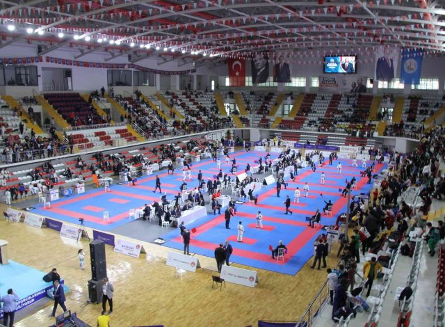 Karate Türkiye Şampiyonası’nın açılış seremonisi yapıldı