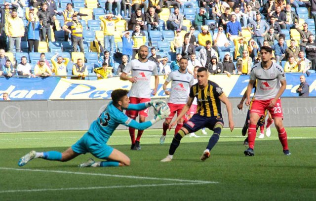 Spor Toto 1. Lig: MKE Ankaragücü: 2 - Altınordu: 3