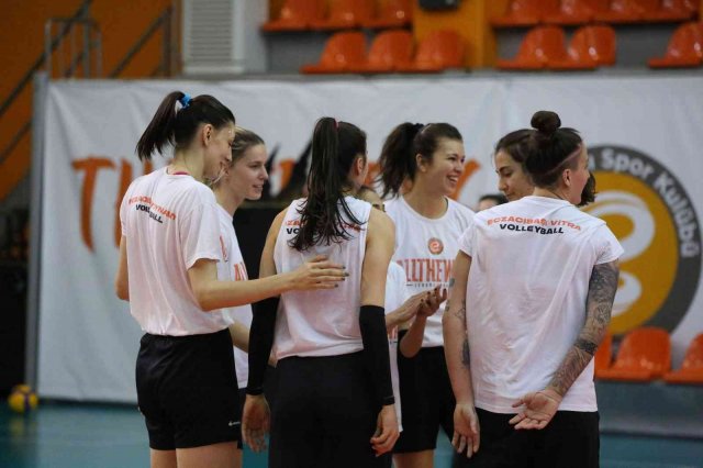 Eczacıbaşı Dynavit, play-off ilk maçı için hazırlanıyor