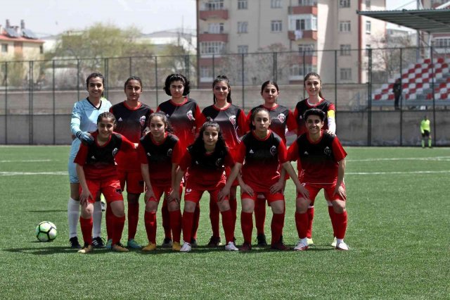 Büyükşehir Belediyesi Kadın Futbol Takımı’ndan 11 gollü galibiyet