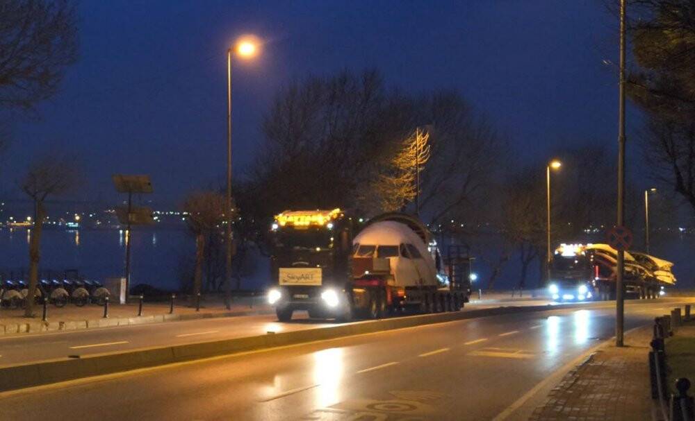 Atatürk Havalimanı’ndaki hurda uçaklar kara ve denizden Tuzla’ya taşındı