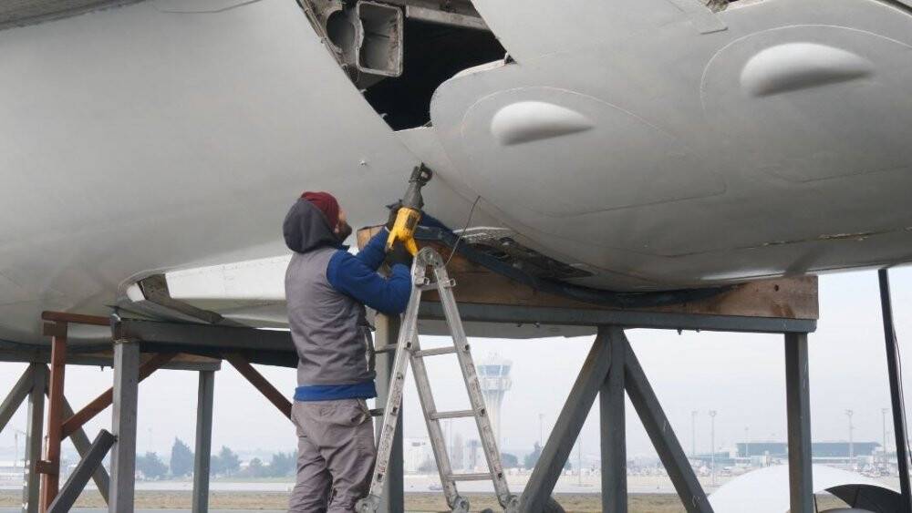 Atatürk Havalimanı’ndaki hurda uçaklar kara ve denizden Tuzla’ya taşındı