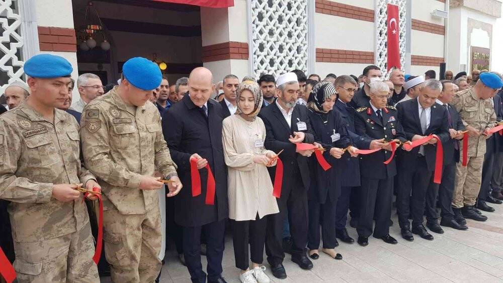 Bakan Soylu, şehidin adının verildiği caminin açılışını yaptı