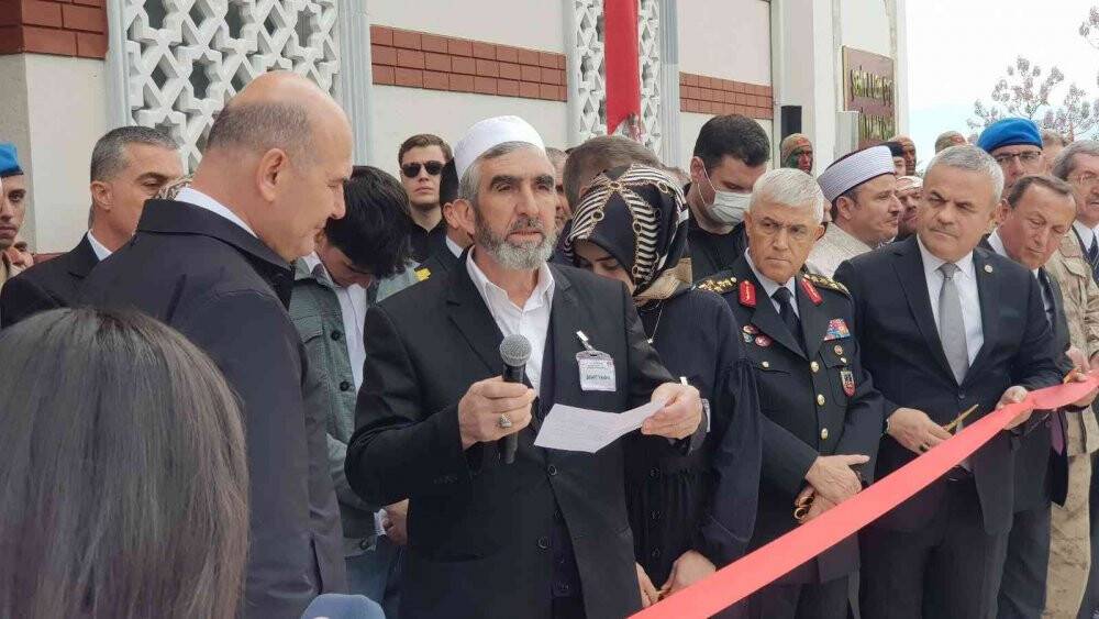 Bakan Soylu, şehidin adının verildiği caminin açılışını yaptı