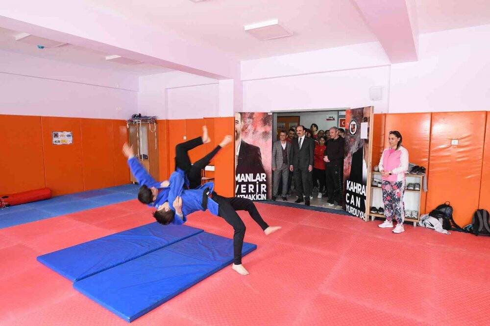 Başkan Altay: 'Gençlerle aramızda çok güzel bir muhabbet var'