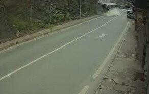 Beykoz’da İETT otobüsünün kayalıklara daldığı kaza kamerada