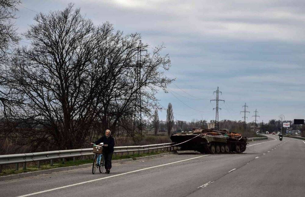 Ukrayna’da havaya uçurulan köprülerde sivillerin zorlu yolculuğu