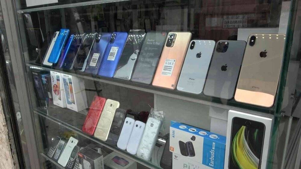 100 bin liralık telefon ve aksesuar hırsızlığı yaptılar