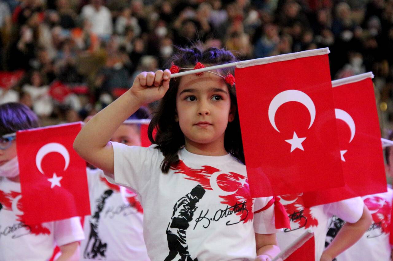 aa-20220423-27651835-27651829-23-nisan-ulusal-egemenlik-ve-cocuk-bayrami-torenlerle-kutlaniyor.jpg