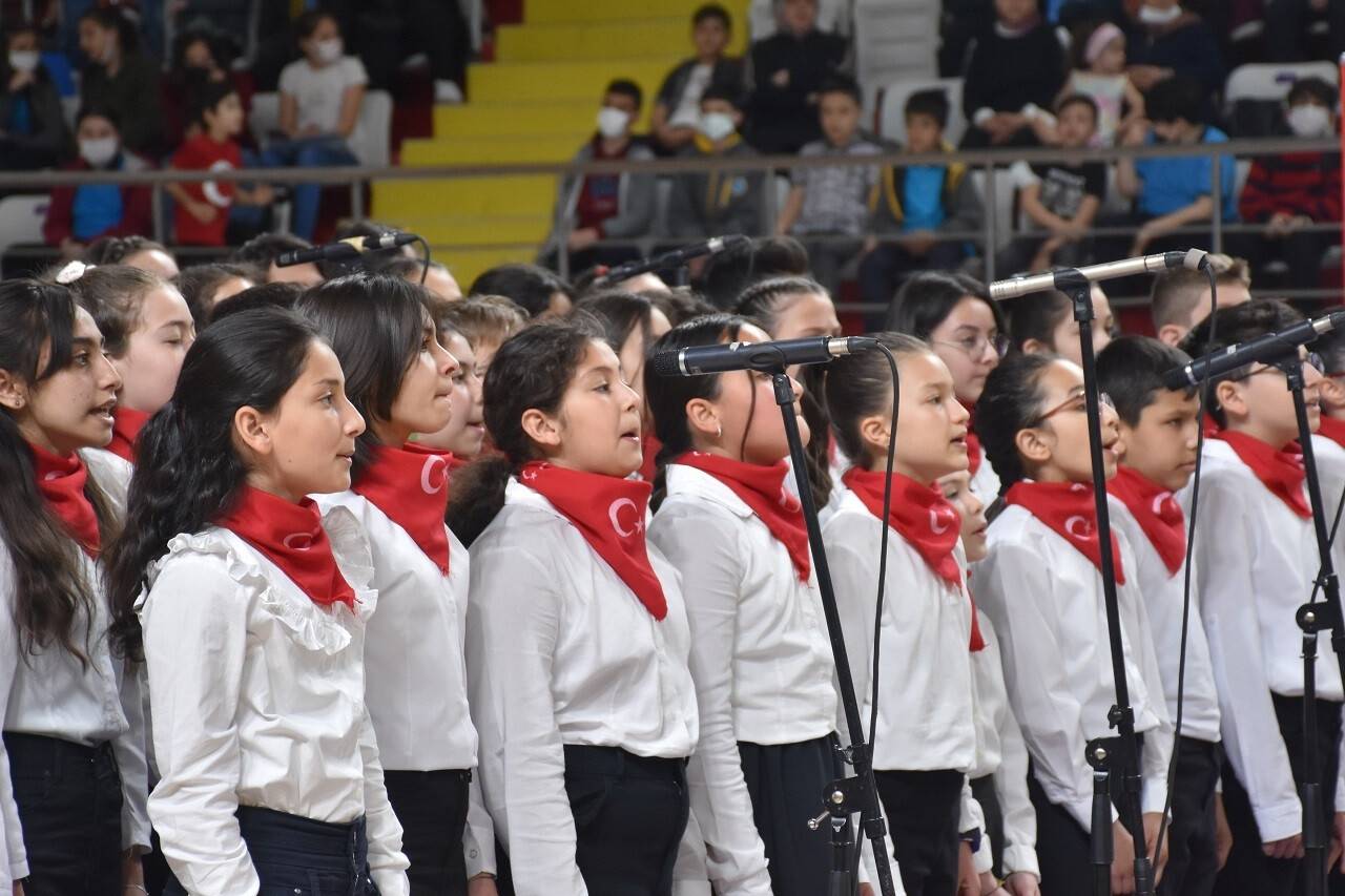 aa-20220423-27651880-27651878-23-nisan-ulusal-egemenlik-ve-cocuk-bayrami-torenlerle-kutlaniyor.jpg