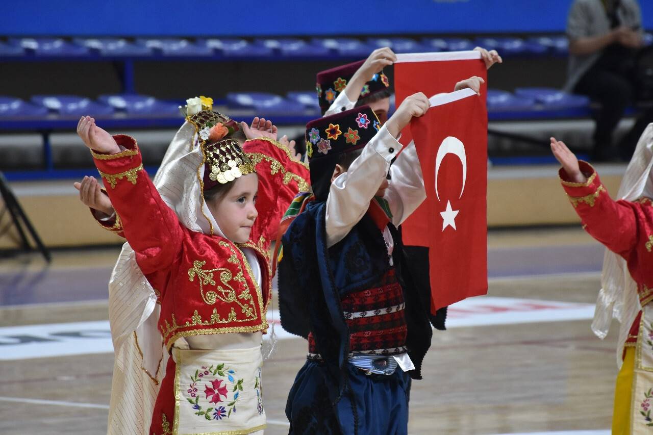 aa-20220423-27651880-27651879-23-nisan-ulusal-egemenlik-ve-cocuk-bayrami-torenlerle-kutlaniyor.jpg