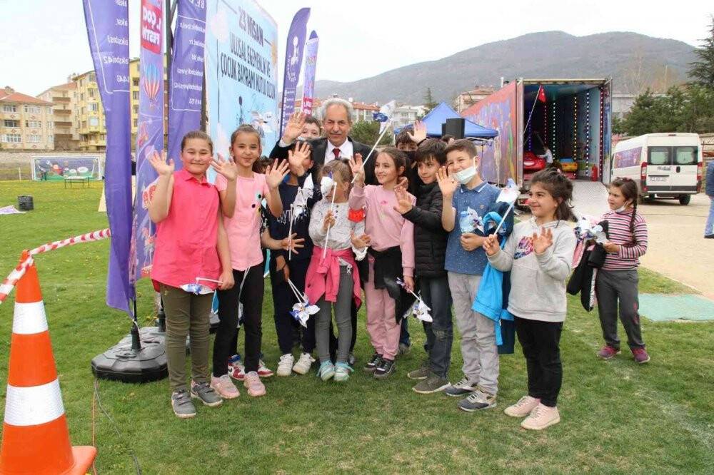 Akşehir Belediyesi’nden çocuklara bayram eğlencesi