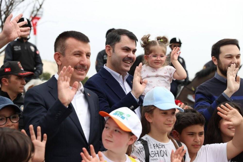 Bakan Kurum, 'Çevre ve Çocuk Şenliği'nde çevre müfettişi çocuklarla buluştu