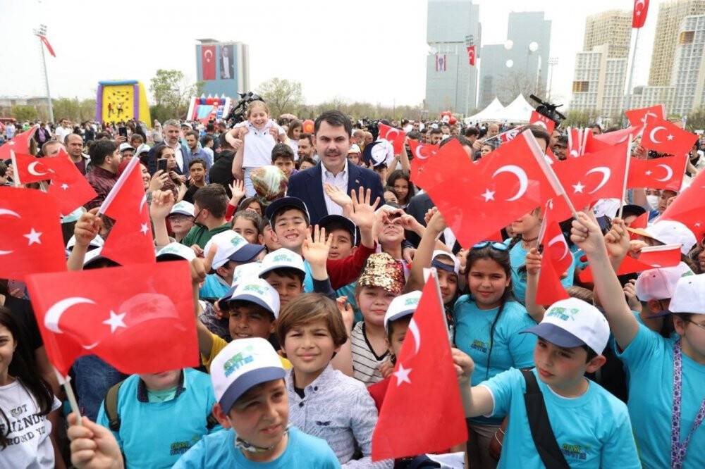 Bakan Kurum, 'Çevre ve Çocuk Şenliği'nde çevre müfettişi çocuklarla buluştu