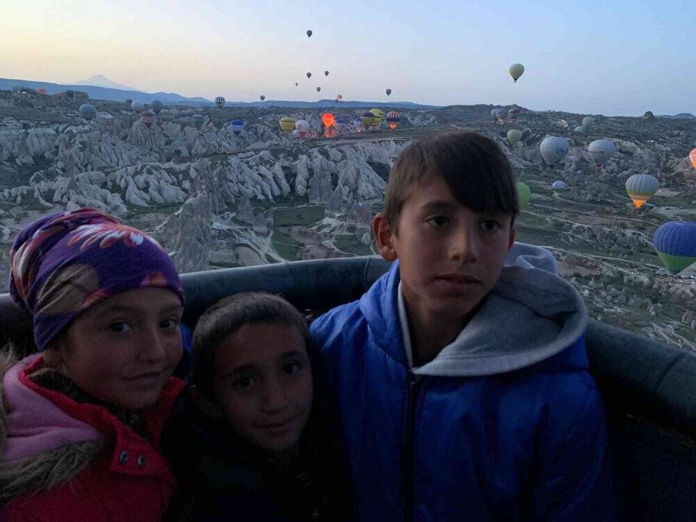 Kapadokya’da balonlar Türk bayrakları ile havalandı