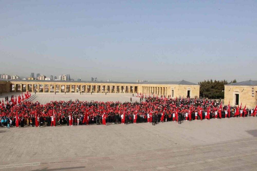 Milli Eğitim Bakanı Özer, 23 Nisan Ulusal Egemenlik ve Çocuk Bayramı dolayısıyla Anıtkabir’de