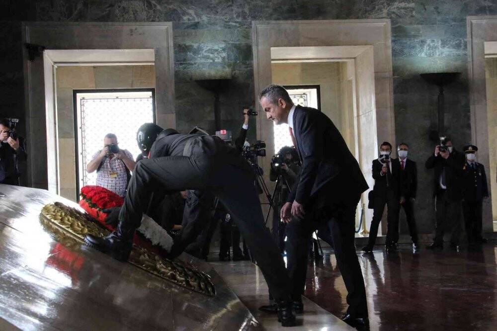 Milli Eğitim Bakanı Özer, 23 Nisan Ulusal Egemenlik ve Çocuk Bayramı dolayısıyla Anıtkabir’de