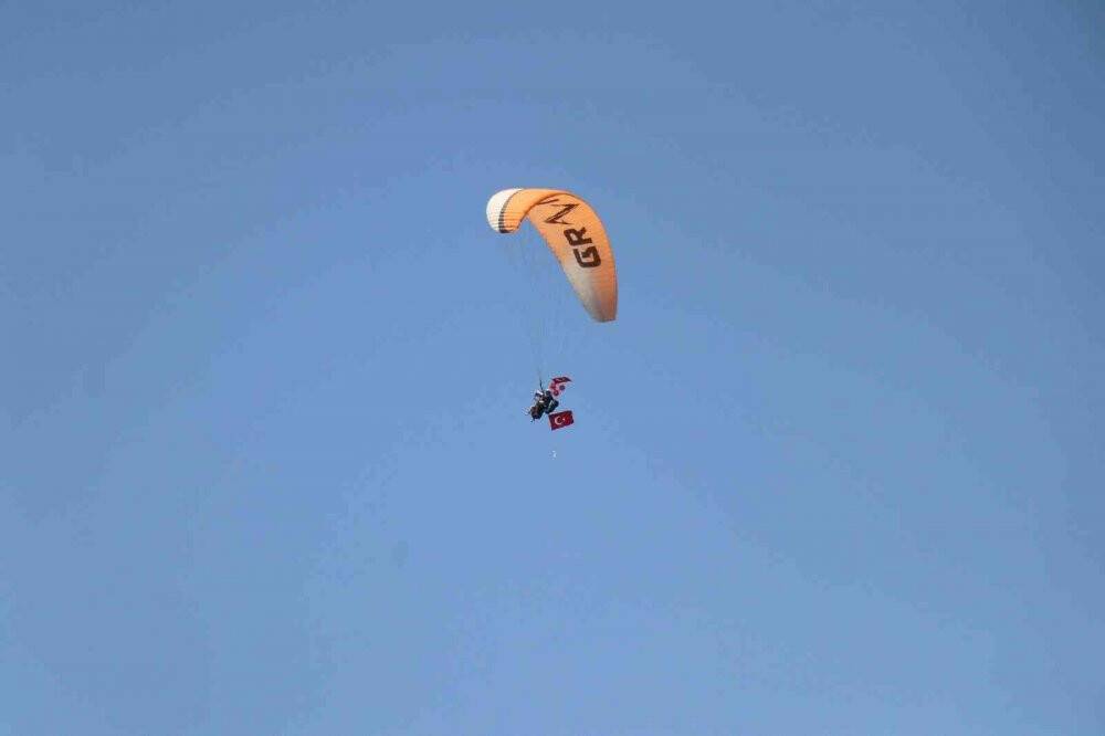 Rus ve Ukraynalı çocuklar bayraklarla ‘Savaşa hayır’ diyerek havalandı