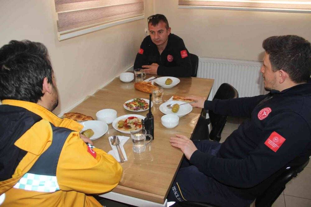 Herkes oruç açarken onlar hayat kurtarıyor