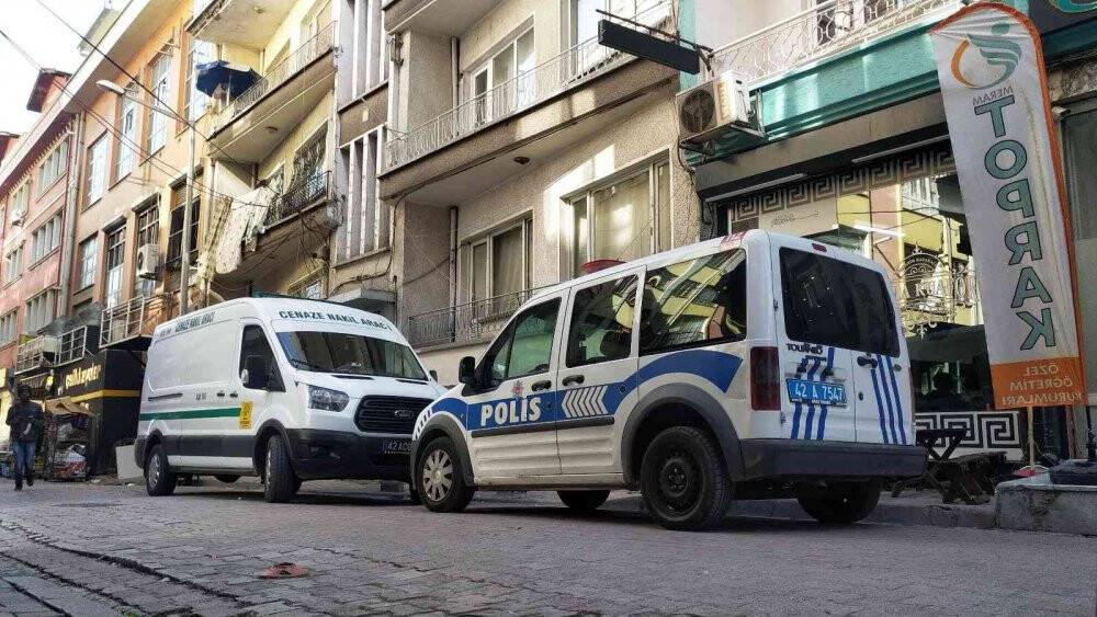 Arkadaşlarının haber alamadığı kadın evinde bıçaklanmış halde bulundu