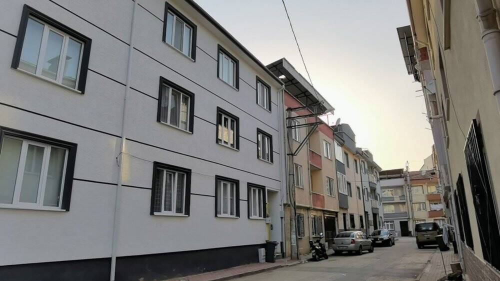 Çamaşır asarken asansör boşluğuna düşen kadın ölümden döndü