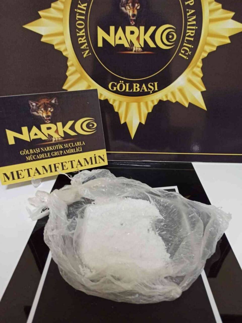 Uyuşturucuyu otomobilin aynasına sakladılar