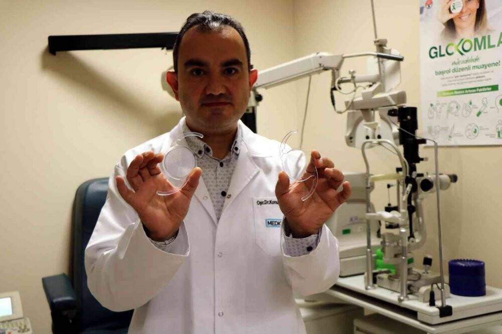 Akıllı mercek sayesinde yıllardır kullandığı gözlükten kurtuldu