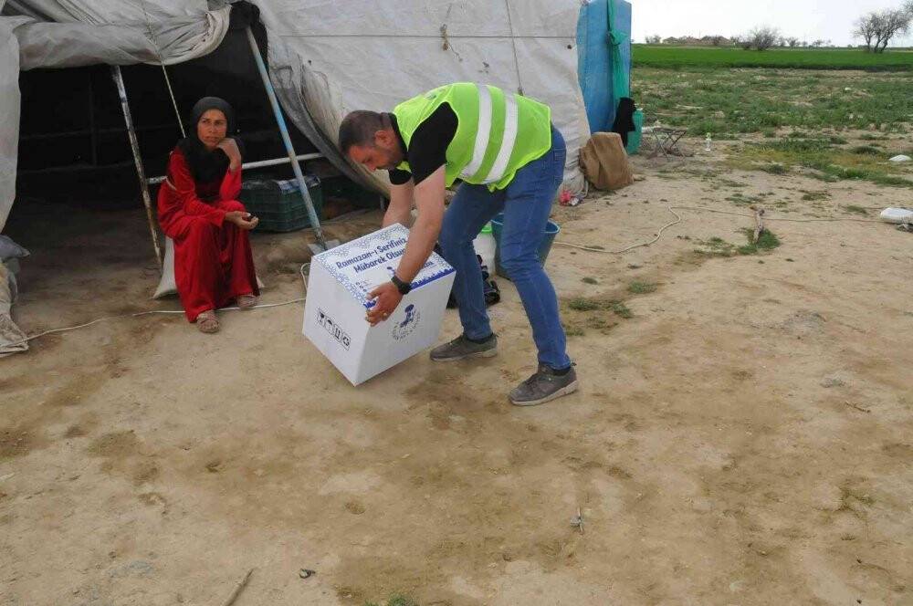Akşehir Belediyesi'nden geçici tarım işçilerine gıda paketi yardımı