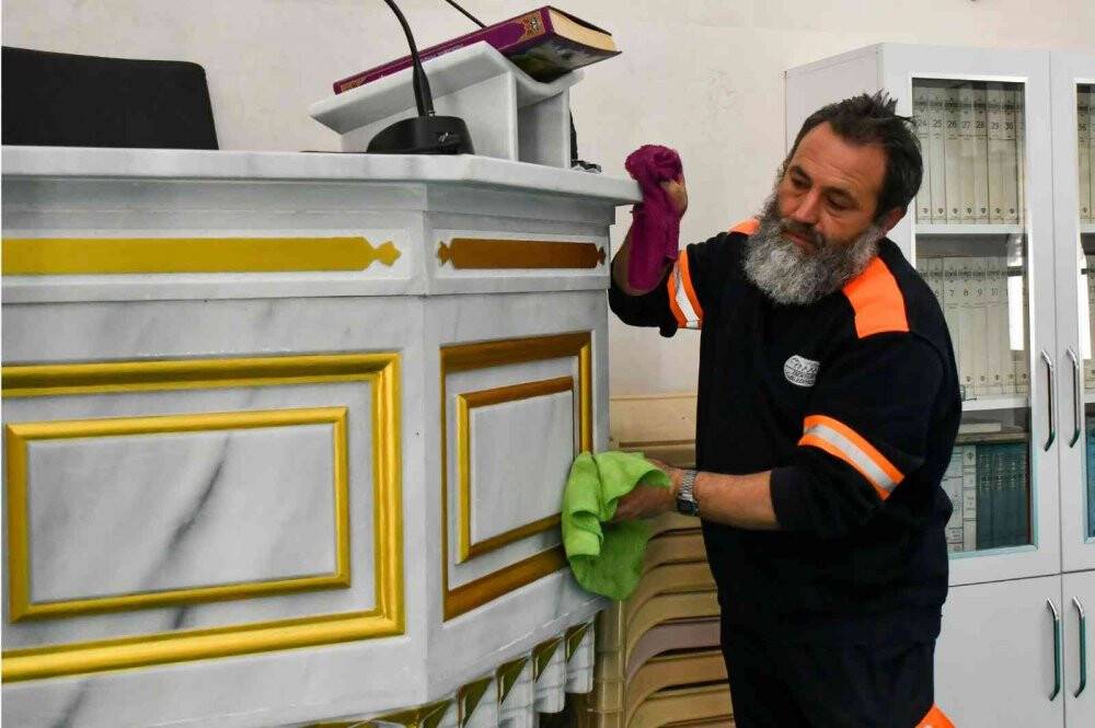 Kadir Gecesi öncesi camiler temizlendi