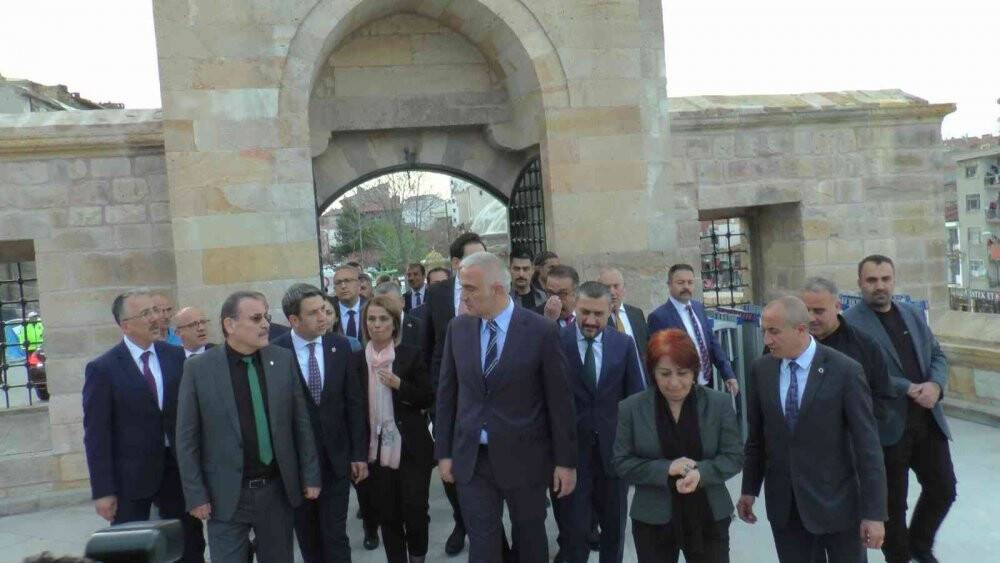 Kültür ve Turizm Bakanı Ersoy: Sezon başında açıkladığımız 42 milyon turist, 35 milyar dolar gelir hedefimize sadığız