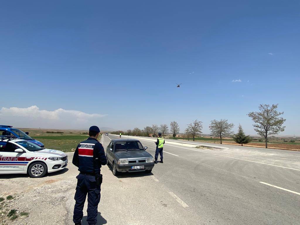aa-20220428-27706128-27706124-konyada-jandarmadan-bayram-oncesi-helikopterli-trafik-denetimi.jpg