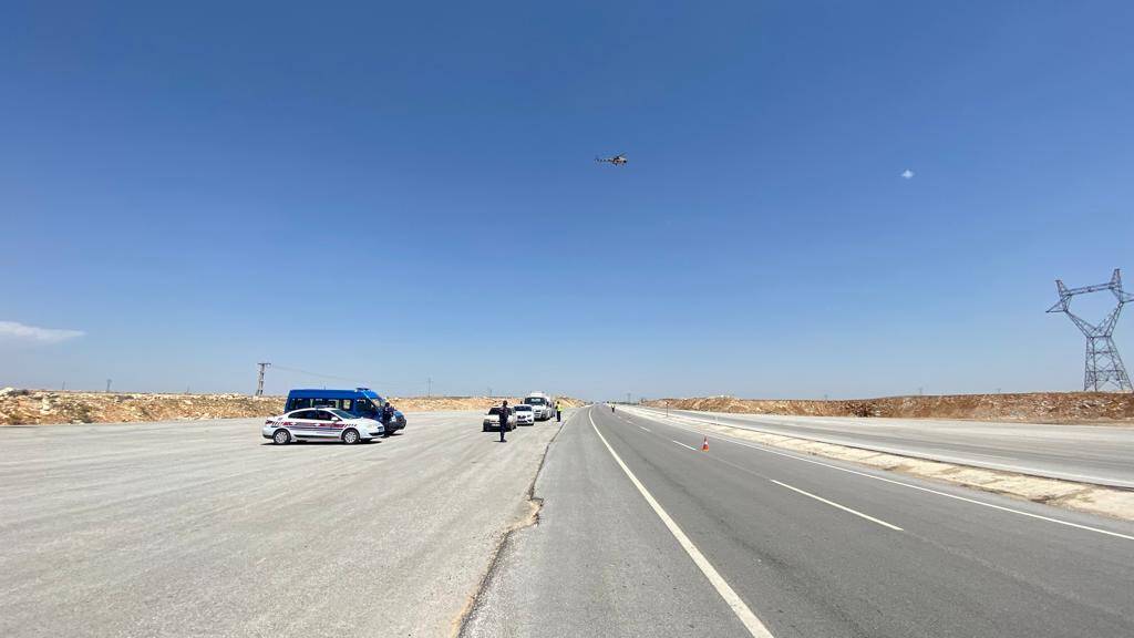 aa-20220428-27706128-27706125-konyada-jandarmadan-bayram-oncesi-helikopterli-trafik-denetimi.jpg